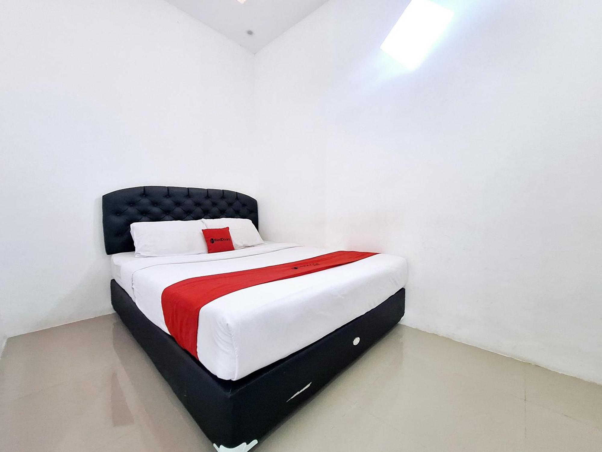 Reddoorz Near Stasiun Kediri Kediri (East Java) Exterior foto