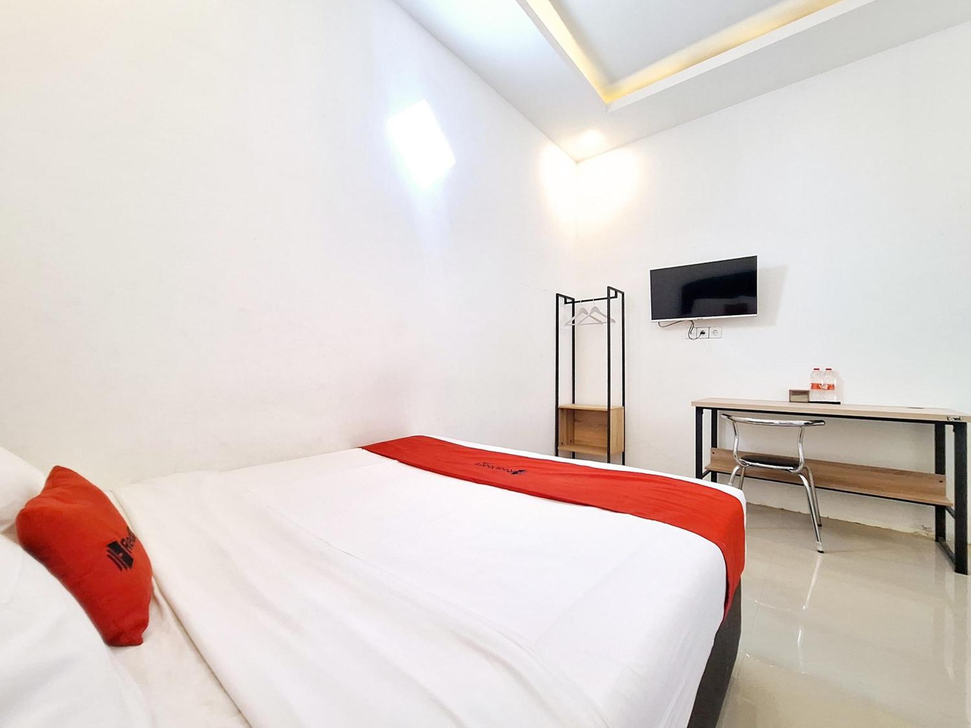 Reddoorz Near Stasiun Kediri Kediri (East Java) Exterior foto